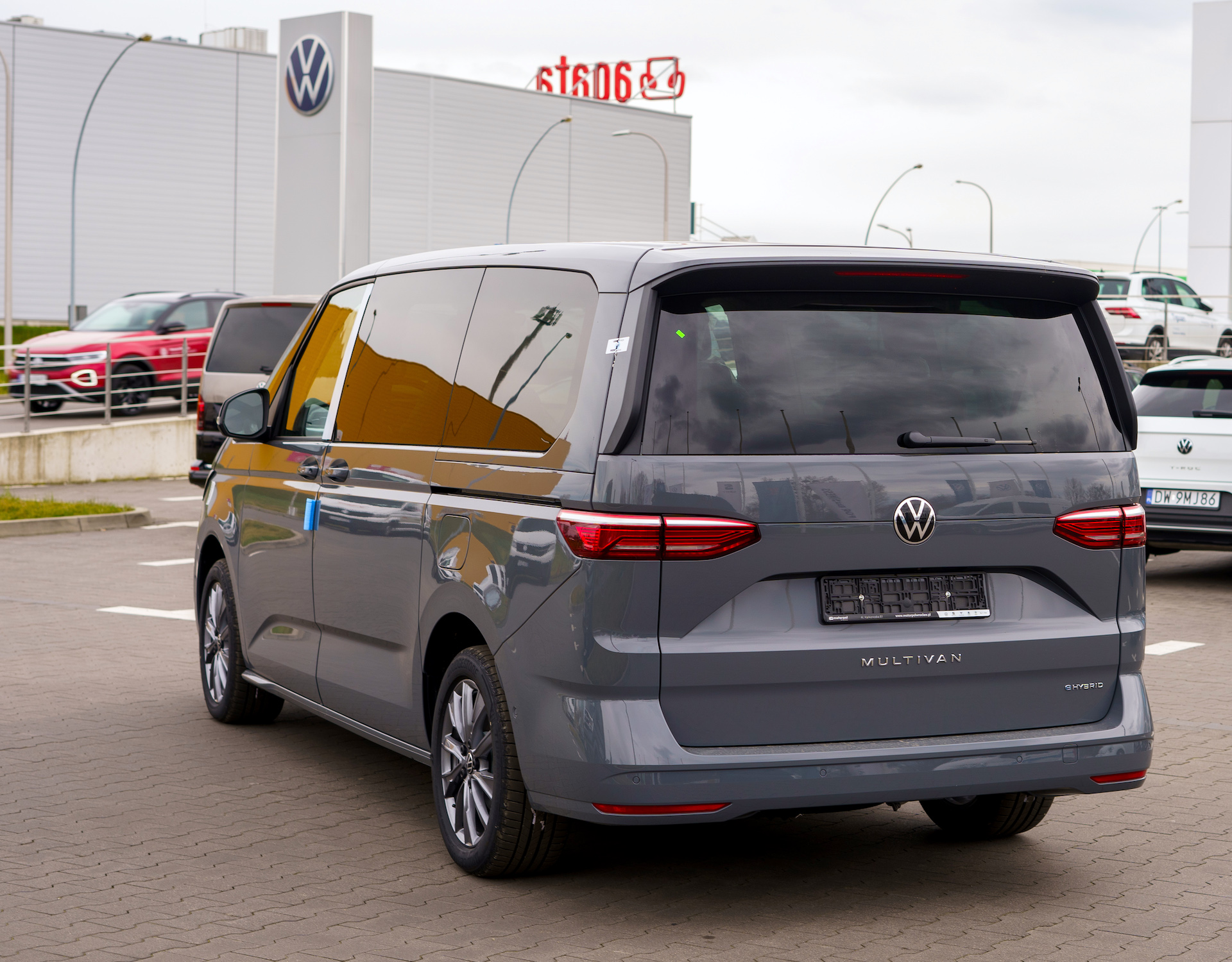 VW Multivan - samochód do wypożyczenia (Myjnia samochodowa Basja)
